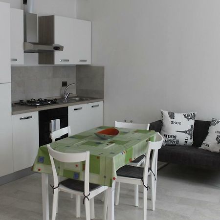 Апартаменты Casa Stefania Манделло-дель-Ларио Экстерьер фото